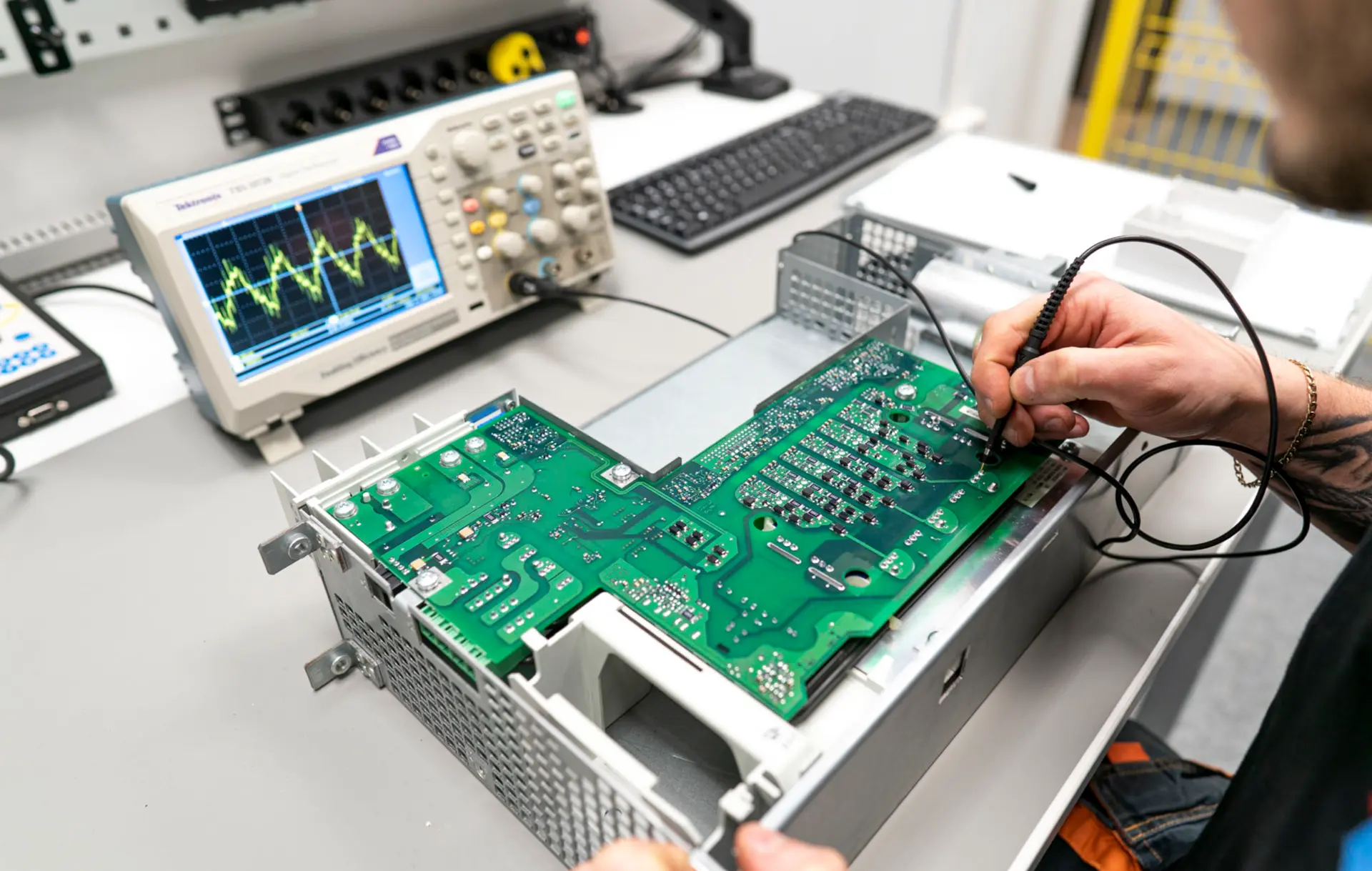 naprawa-płyty-głównej-serwis-rgb-elektronika