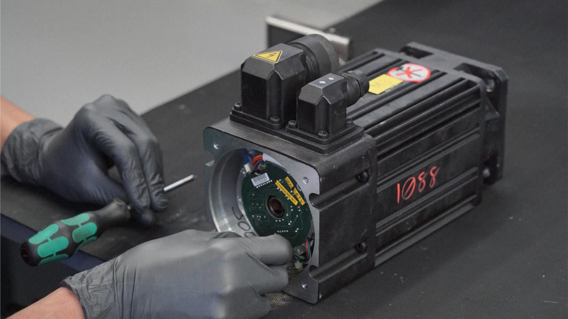 Service technician repairs Bosch Rexroth motor at Neethsel HK